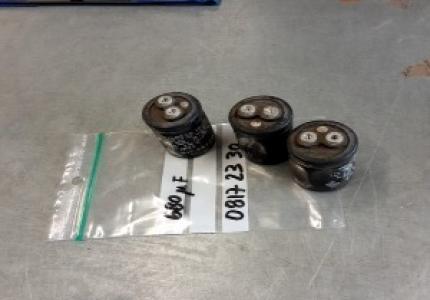 CONDENSATEUR EC 680MF 160V