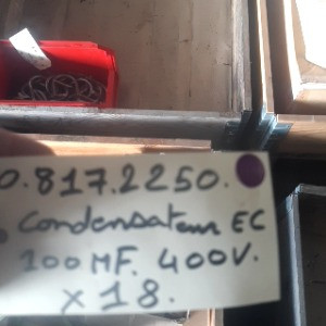 CONDENSATEUR EC 100MF 400V
